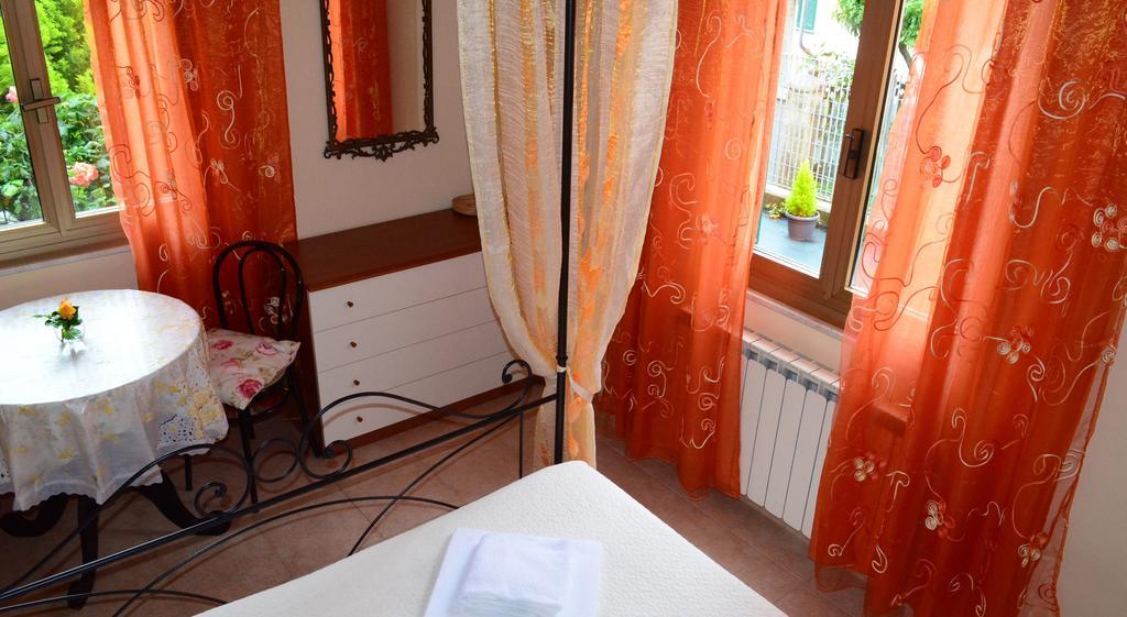 לה ספציה La Casa Delle Rose Room With Air Conditioning מראה חיצוני תמונה