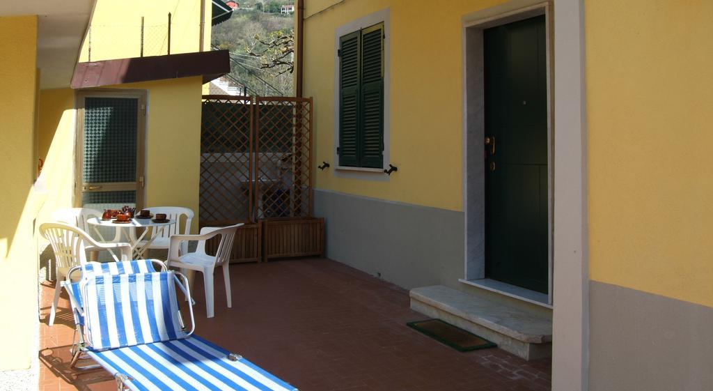 לה ספציה La Casa Delle Rose Room With Air Conditioning מראה חיצוני תמונה